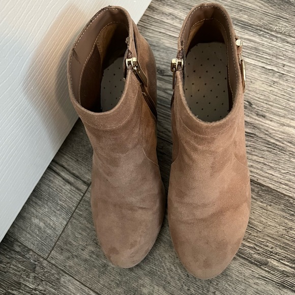 Bandolino Booties - Picture 4 of 9
